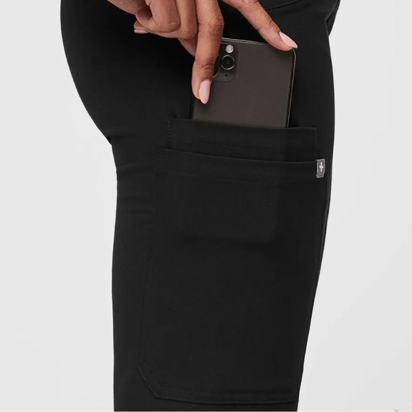 FIG Kade Cargo Scrub Pants - Picture 3 of 5